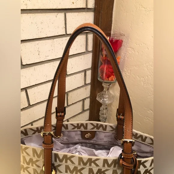 2 - Piece - Micheal Kors - Signature Jacquard North South Tote and Wallet - Picture 7 of 16